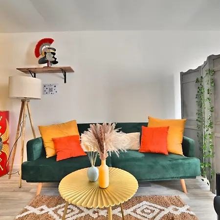 Les Arnes Apartment *